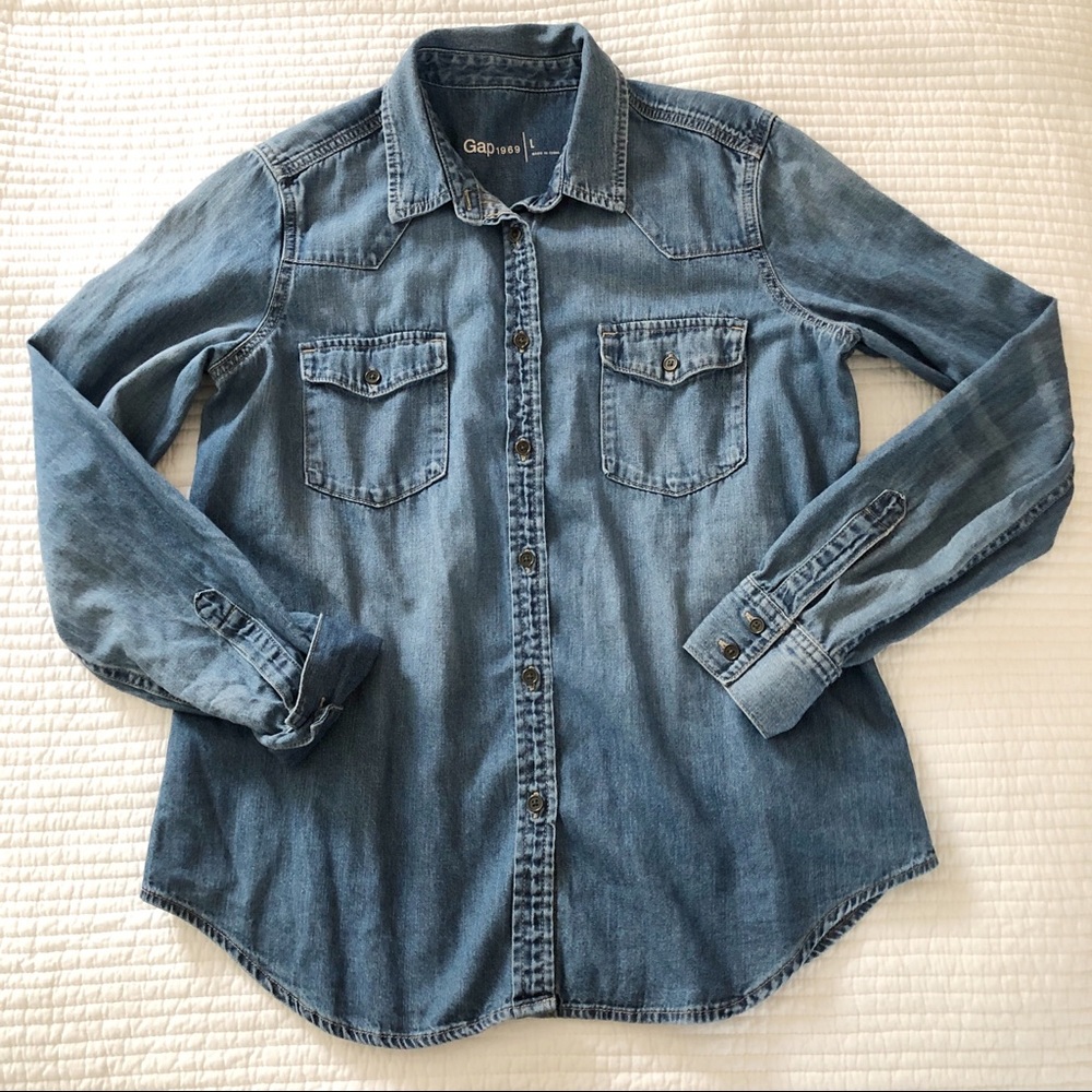 Gap cowgirl chambray top. Size L